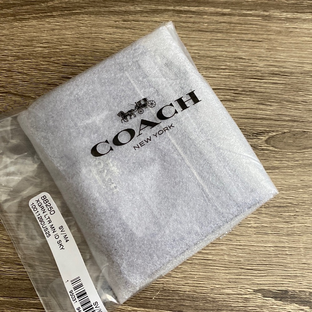 Coach Skinny ID Case Mist Grey NWTs - Picture 6 of 6